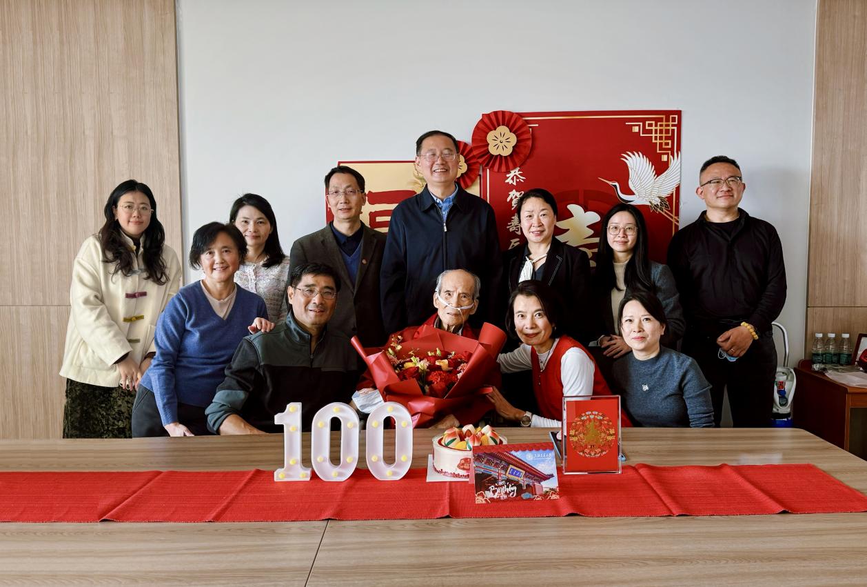 情暖桑榆 共贺百龄 | beat365官方网站为百岁离休干部林胜兴教授祝寿